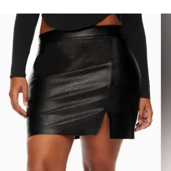 Aritzia Wilfred Patio Snake Print Faux Leather Mini Skirt Black Size 4 - Picture 3 of 7